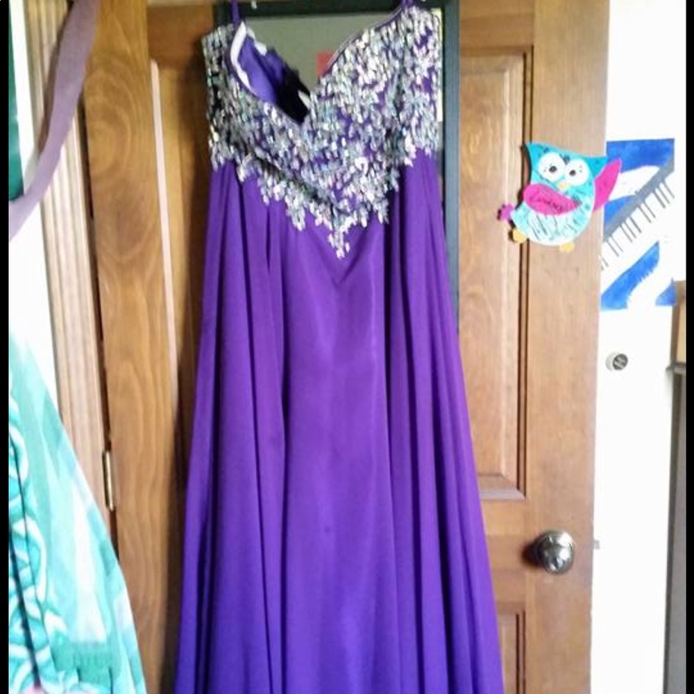 Prom Dress - Picture 2 of 5